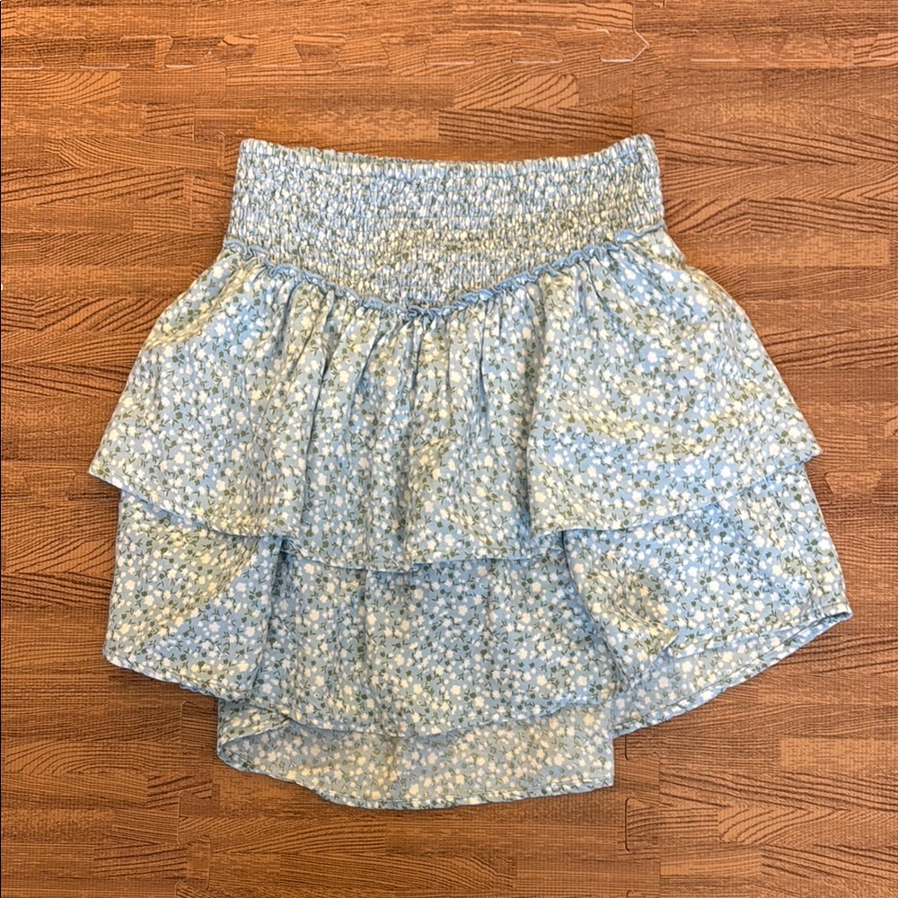 HOLLISTER LIGHT BLUE FLORAL MINI SKIRT SIZE SMALL
